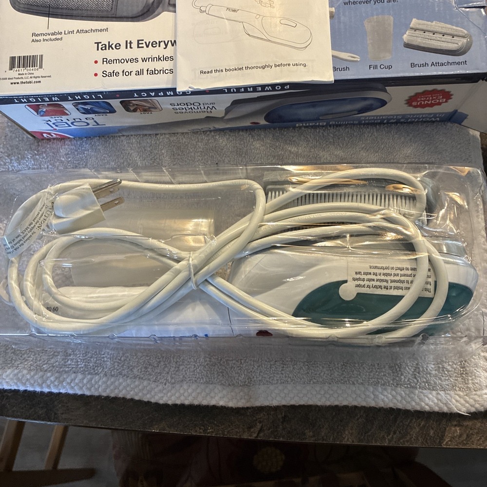 Tobi Fabric Steamer Handheld/Removes Wrinkles/Lint Attachment/New-In-Box